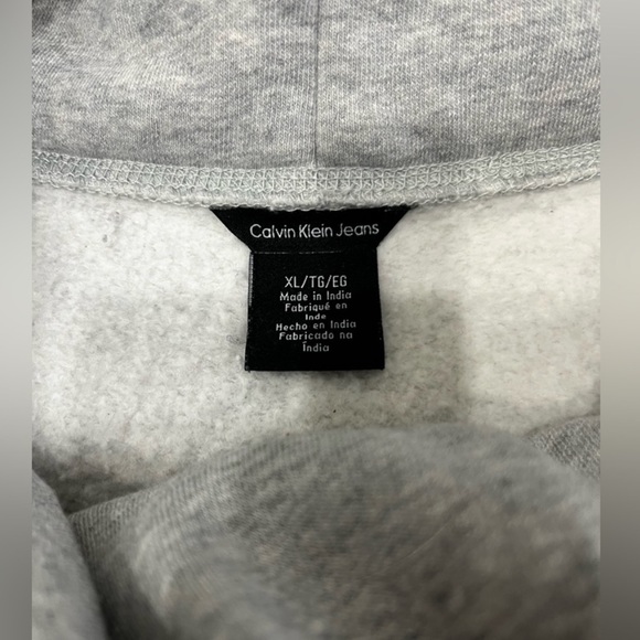 Calvin Klein Sweater - Picture 3 of 17